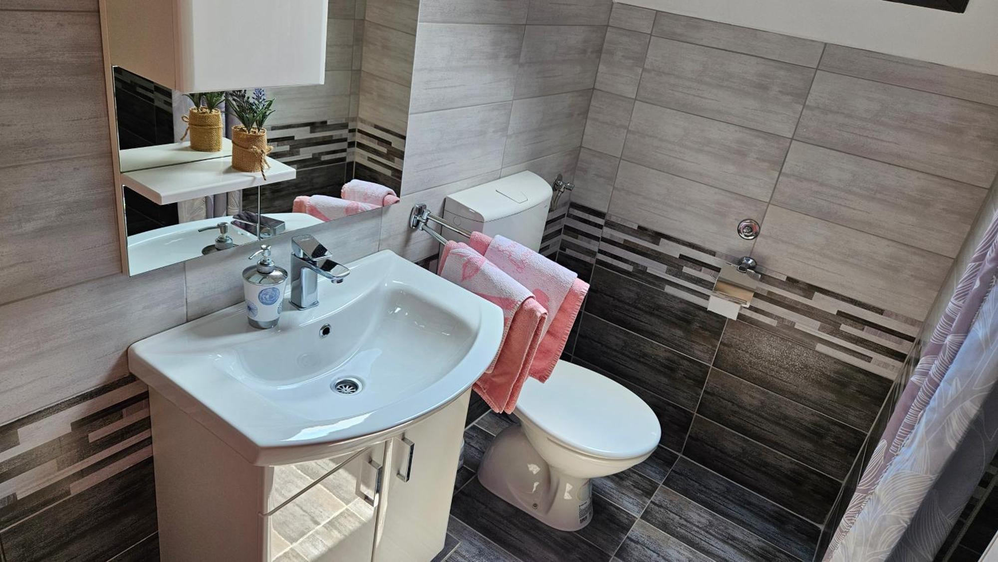 Apartment Andrea สโมลยานัซ ภายนอก รูปภาพ